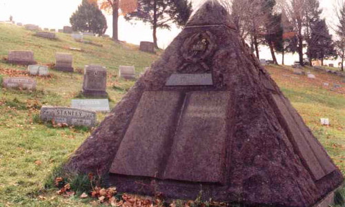 tumulo charles russel